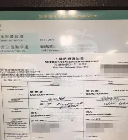 半岛体育吕丽君：交好李嘉诚儿媳和教练合体练瑜伽日子过得比甘比自在(图6)