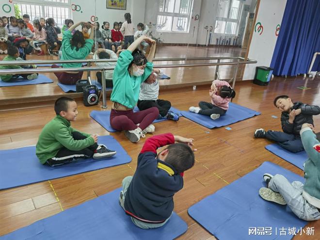 半岛·综合体育苏州新幼大二班：健康运动伴我行(图1)